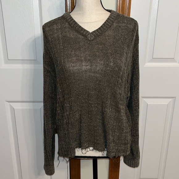 Geoffrey Benne Green V-Neck Sweater - Picture 1 of 9